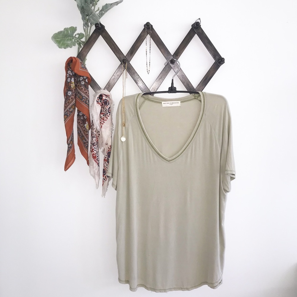 UO v neck slouchy tee